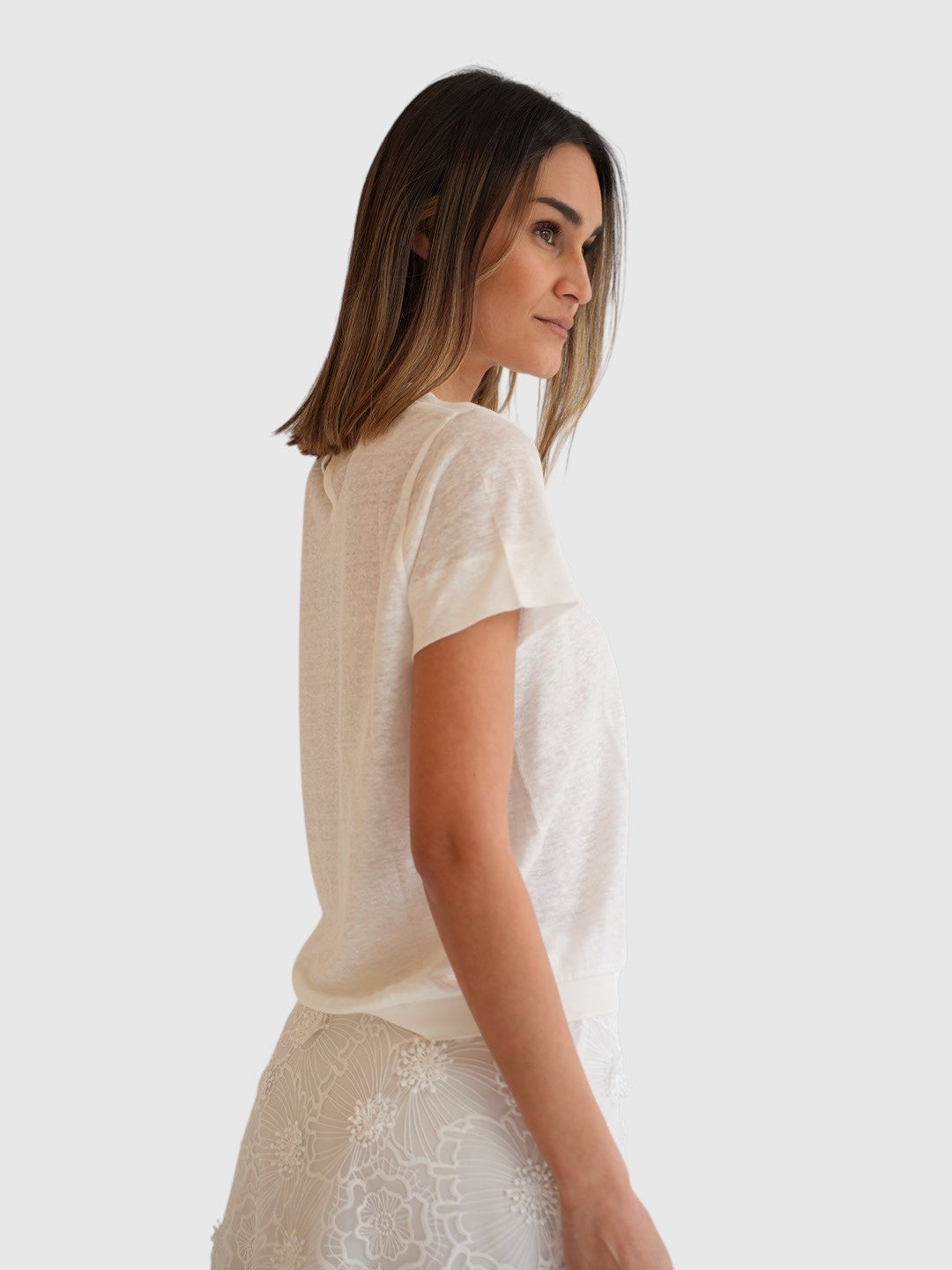 Dorothee Schumacher Sheer Meadow Rock bestickter Organza Weiß im getragenen Styling von der Seite