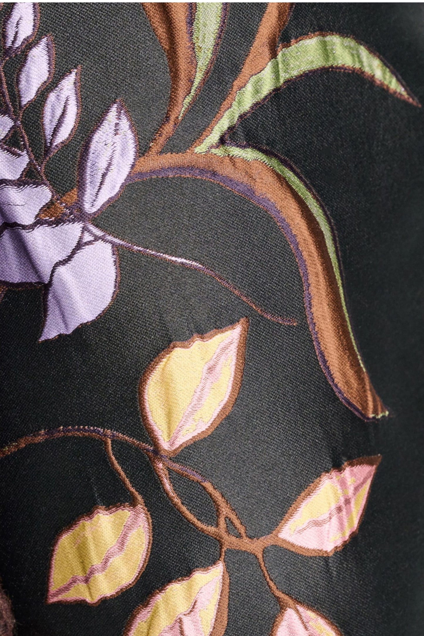 Detail des Dorothee Schumacher Rocks aus Cloqué-Jacquard mit floralem Motiv Schwarz als Freisteller