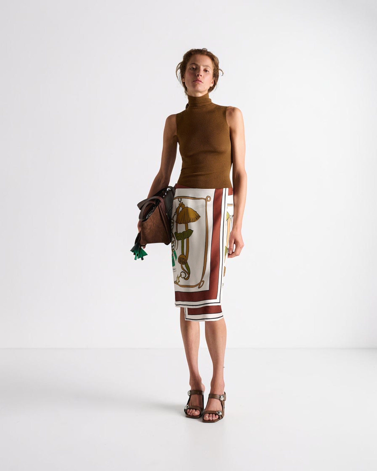 Dorothee Schumacher ärmelloses Rollkragentop in Saffron von vorne getragen