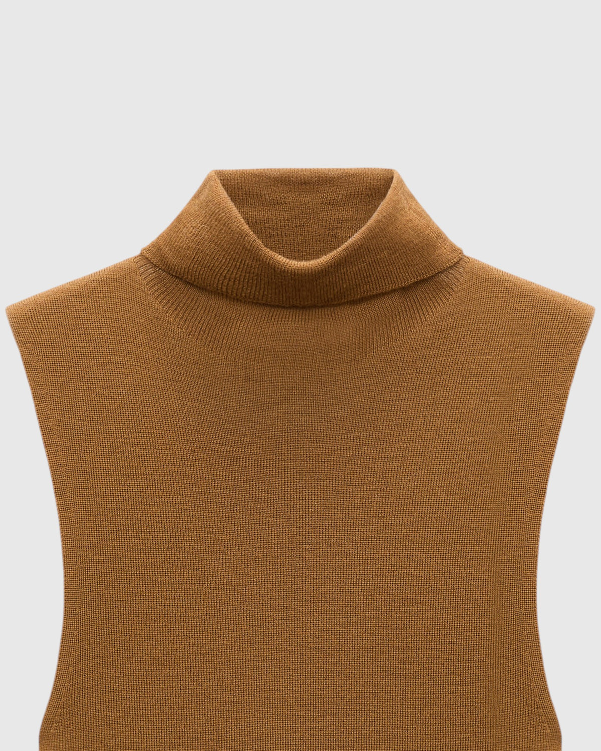 Detail des Dorothee Schumacher Rollkragentops mit feinem Rippenstrick