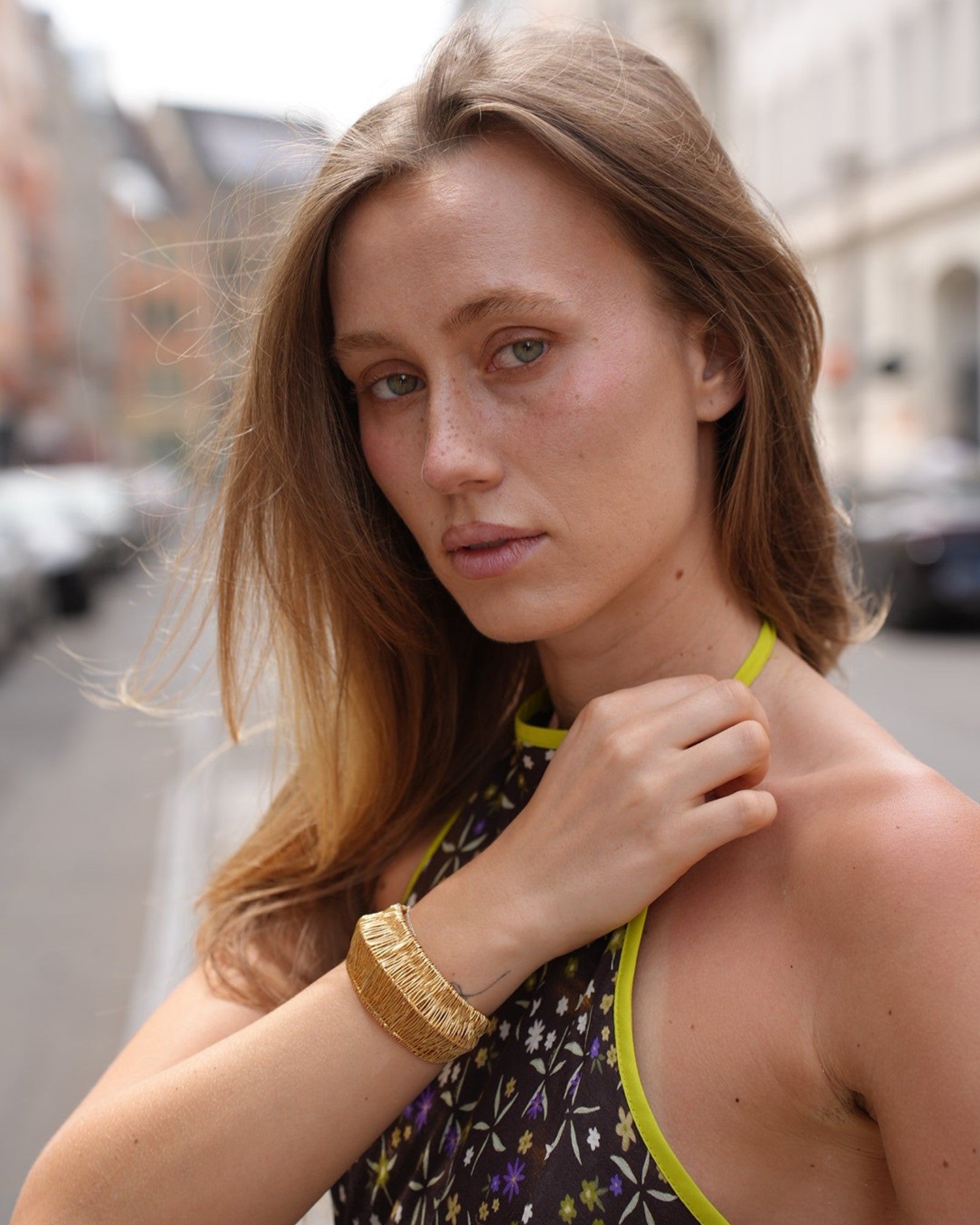 Gas Bijoux Izzia Filea Armband in Gold im getragenen Styling
