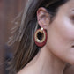 Detail der Gas Bijoux Selva Ohrringe im getragenen Styling