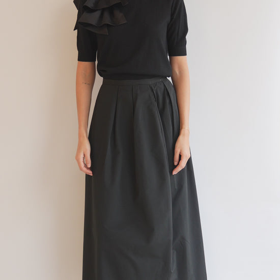 Video des Dorothee Schumacher Pullovers mit Schleifendetail in Schwarz im Styling mit House of Dagmar Midirock
