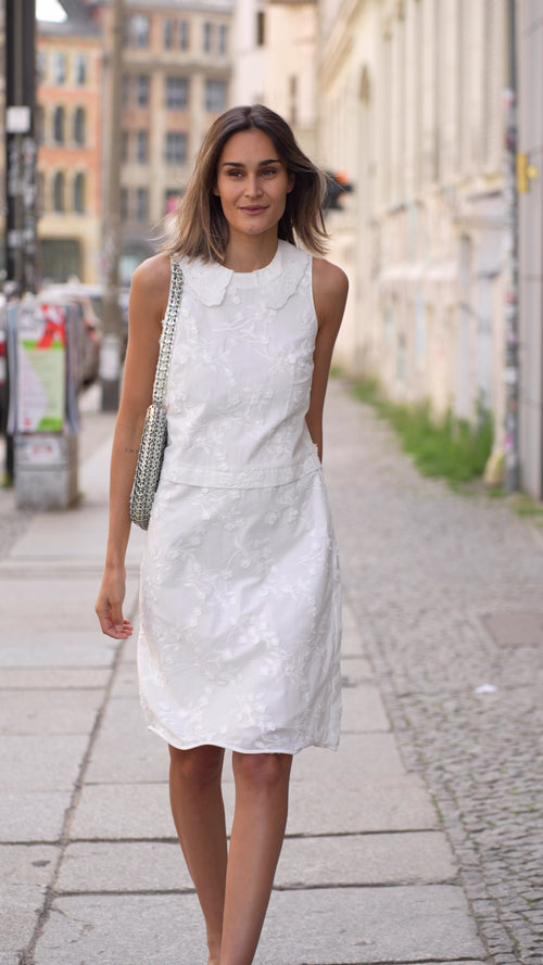 Video des Dorothee Schumacher Light Volumes Kleids Weiß im getragenen Styling