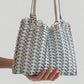 Video der Rabanne 1969 Flip Bag in Hellblau Silber im getragenen Styling