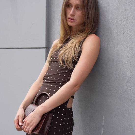 Video des Siedrés Grace Maxikleids in Braun im getragenen Styling