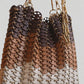 Video der Rabanne 1969 Gradient Schultertasche in Braun Creme im getragenen Styling