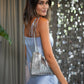 Detail der Rabanne 1969 Flip Bag in Hellblau Silber im Streetstyle getragen