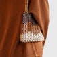 Rabanne 1969 Gradient Schultertasche in Braun Creme unter dem Arm getragen
