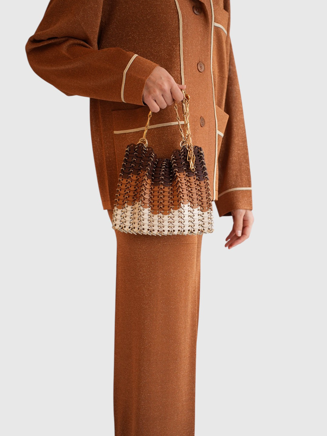 Rabanne 1969 Gradient Schultertasche in Braun Creme als Styling-Detail