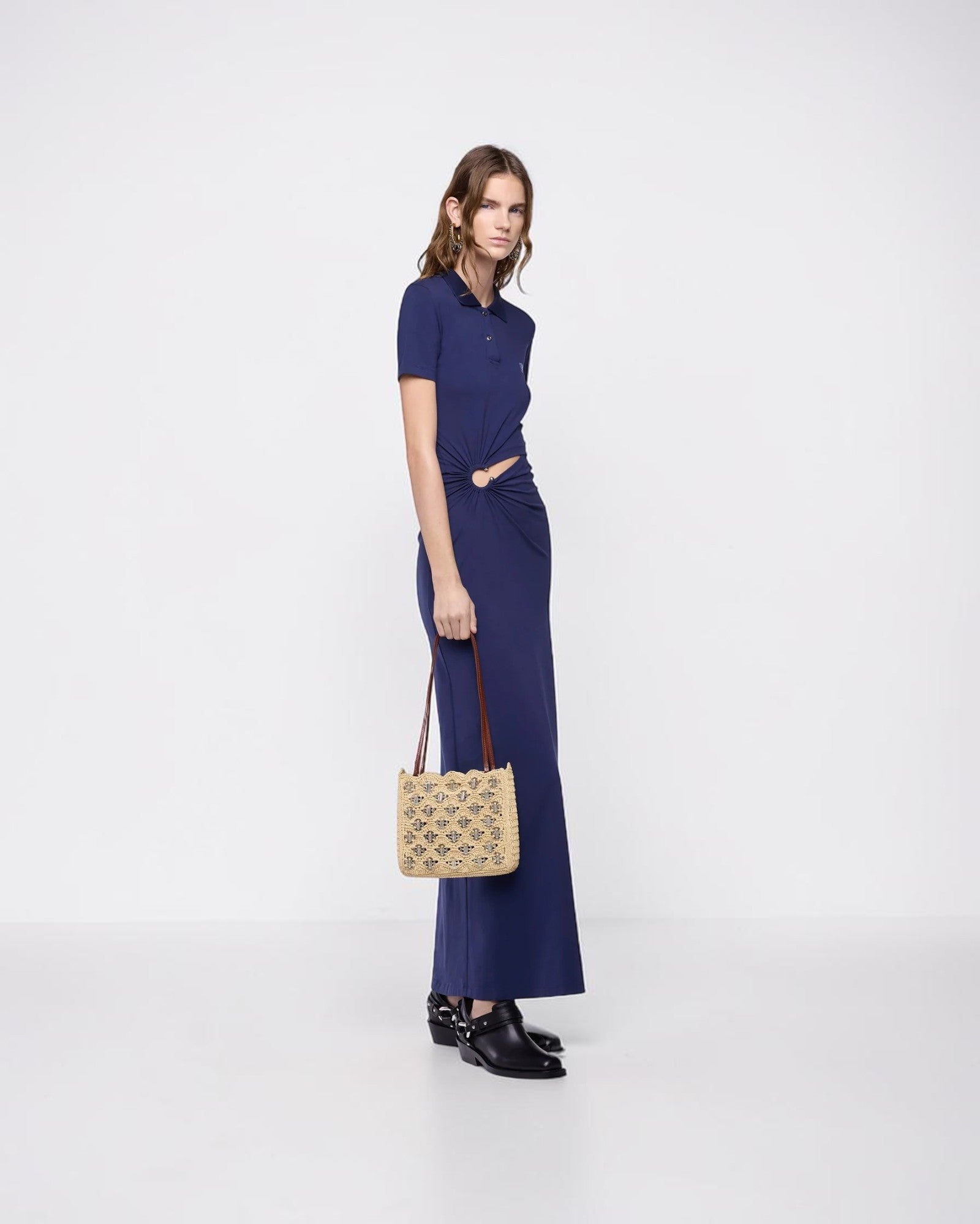 Rabanne Polo Maxikleid in Deep Navy seitlich getragen