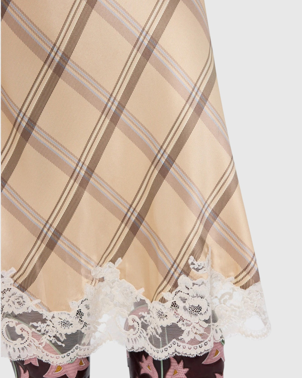 Rabanne Seidenrock in Beige mit diagonalem Karomuster und floralem Spitzensaum im Detail