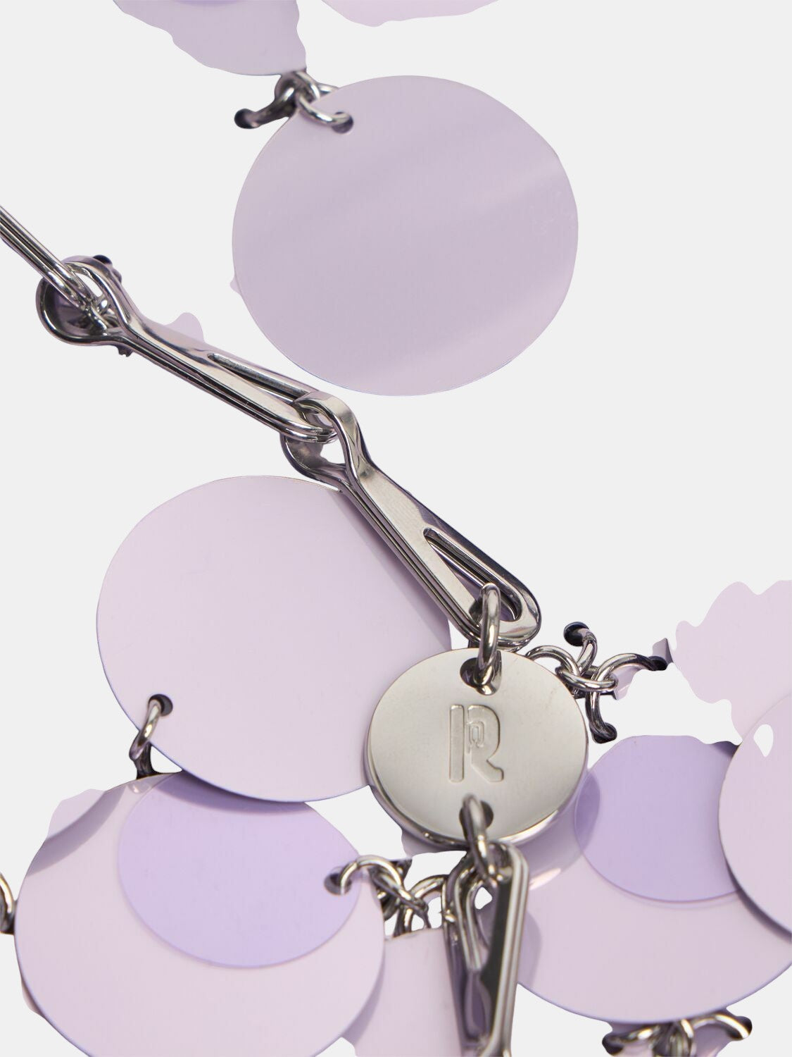 Detail der Rabanne Nano 1969 Schultertasche mit 1969 Discs in Lila