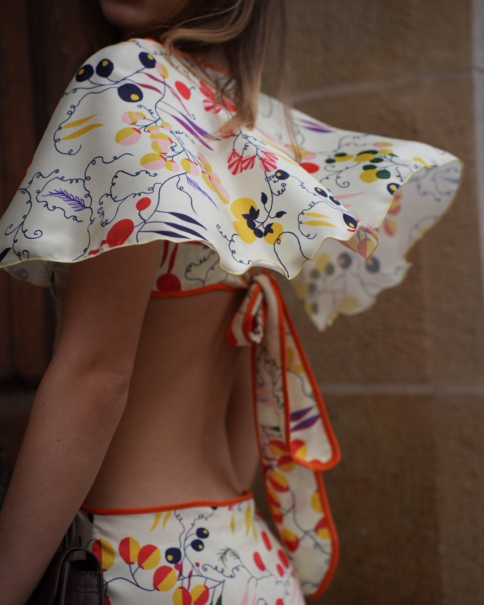 Detail des Siedrés Lidia Midikleids mit Cut-out und Rückendetail