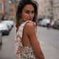 Siedrés Maxikleid aus Devoré-Chiffon in Creme von vorne im Styling Profilansicht