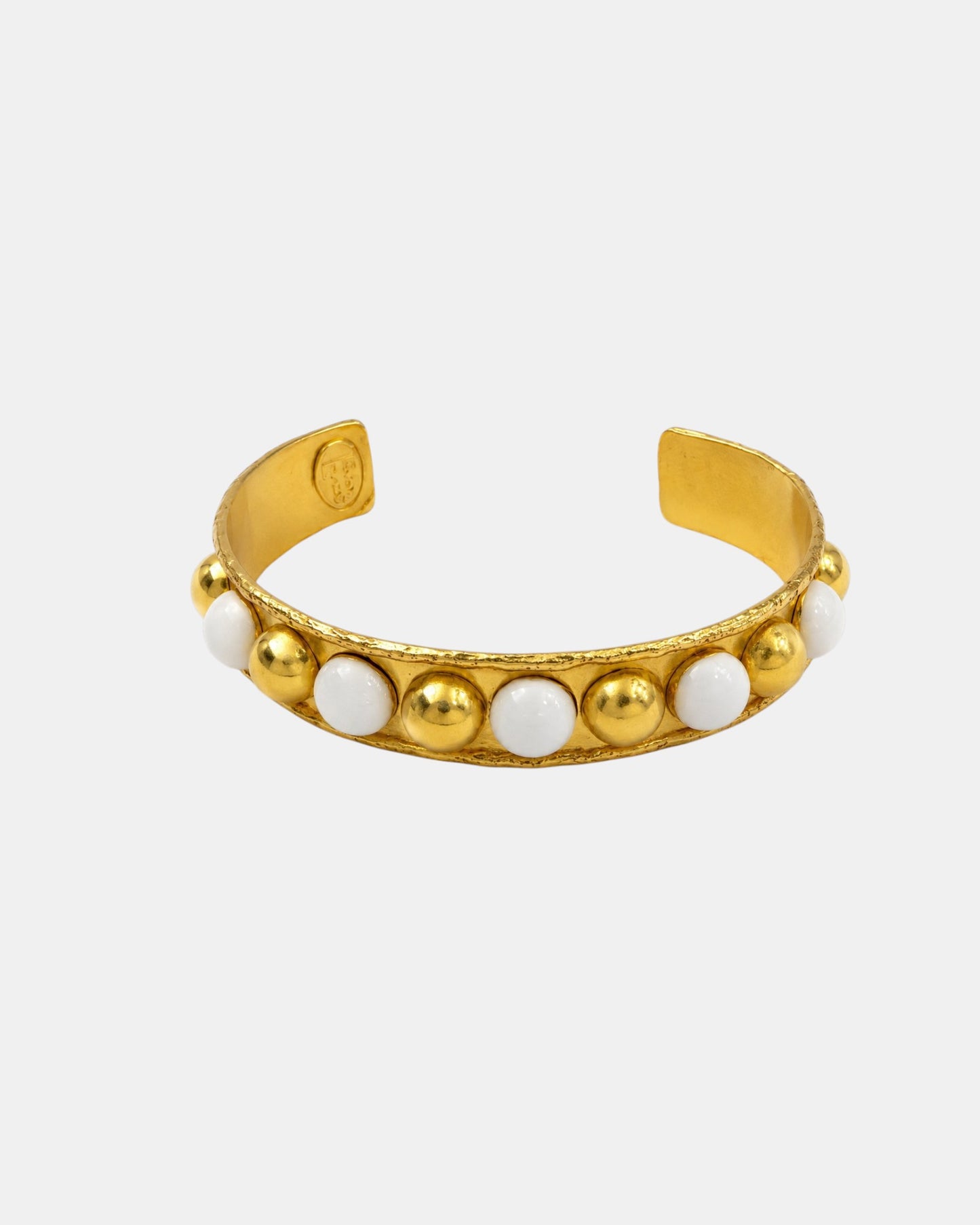 Sylvia Toledano Seven Armband in Gold und Weiß als Freisteller