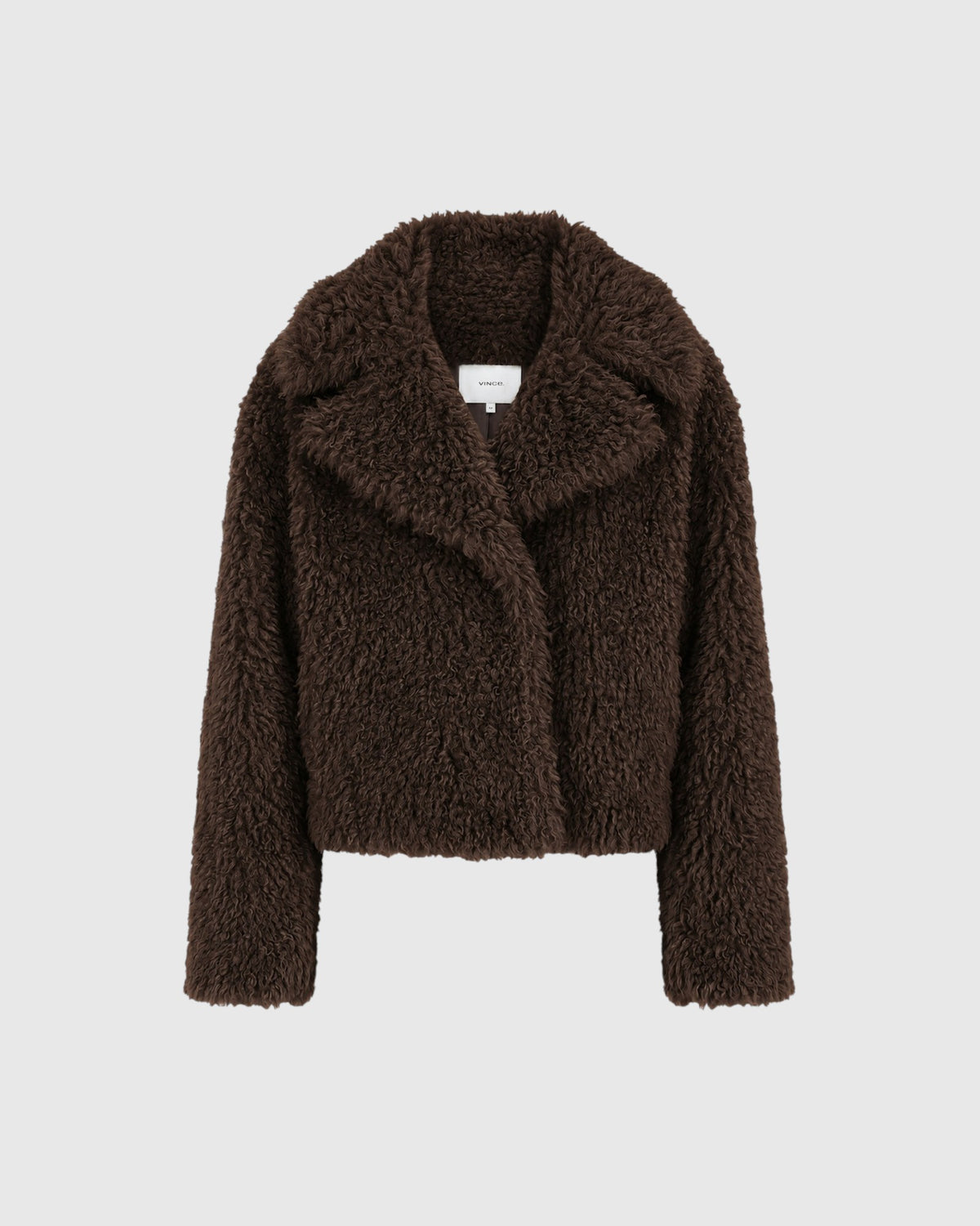Vince kurze Faux-Fur-Jacke Braun mit breitem Kragen und lockiger Struktur als Freisteller von vorne