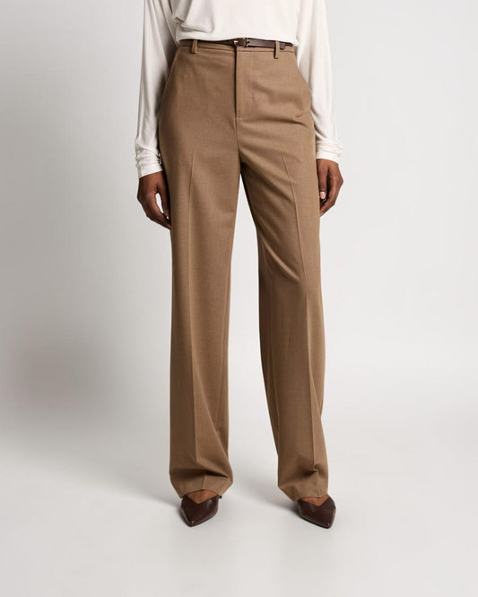 Detail der Vince High-Rise Straight-Leg Hose in Beige von vorne
