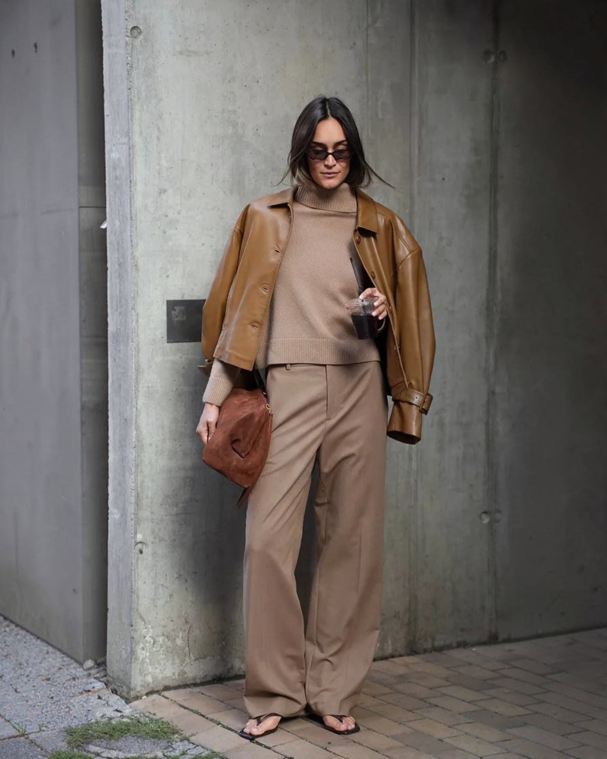 High-Rise Straight-Leg Hose Dunkelbeige