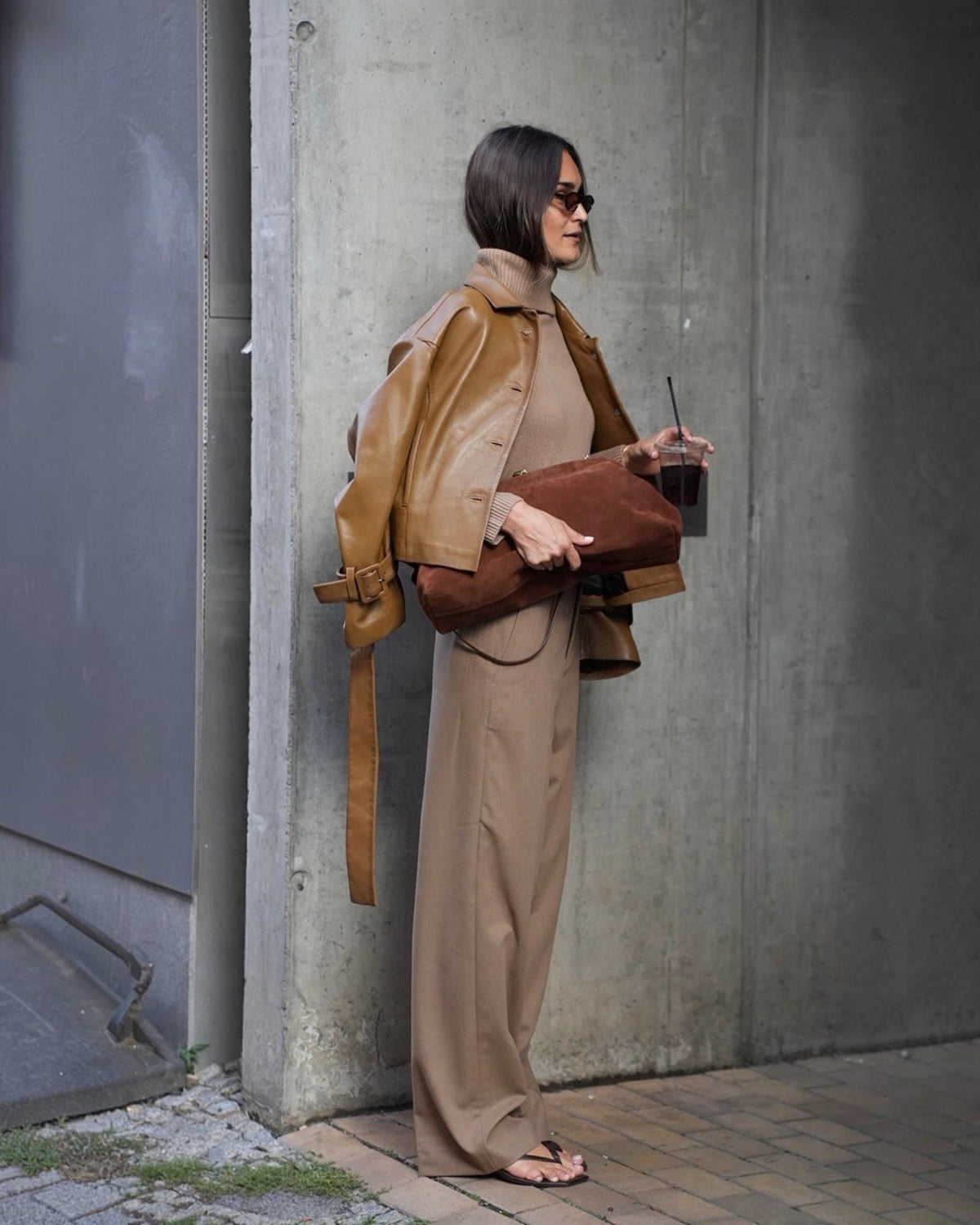 High-Rise Straight-Leg Hose Dunkelbeige