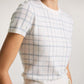 Detail des Vince Karo Kurzarm Stricktops Creme Grau im getragenen Styling