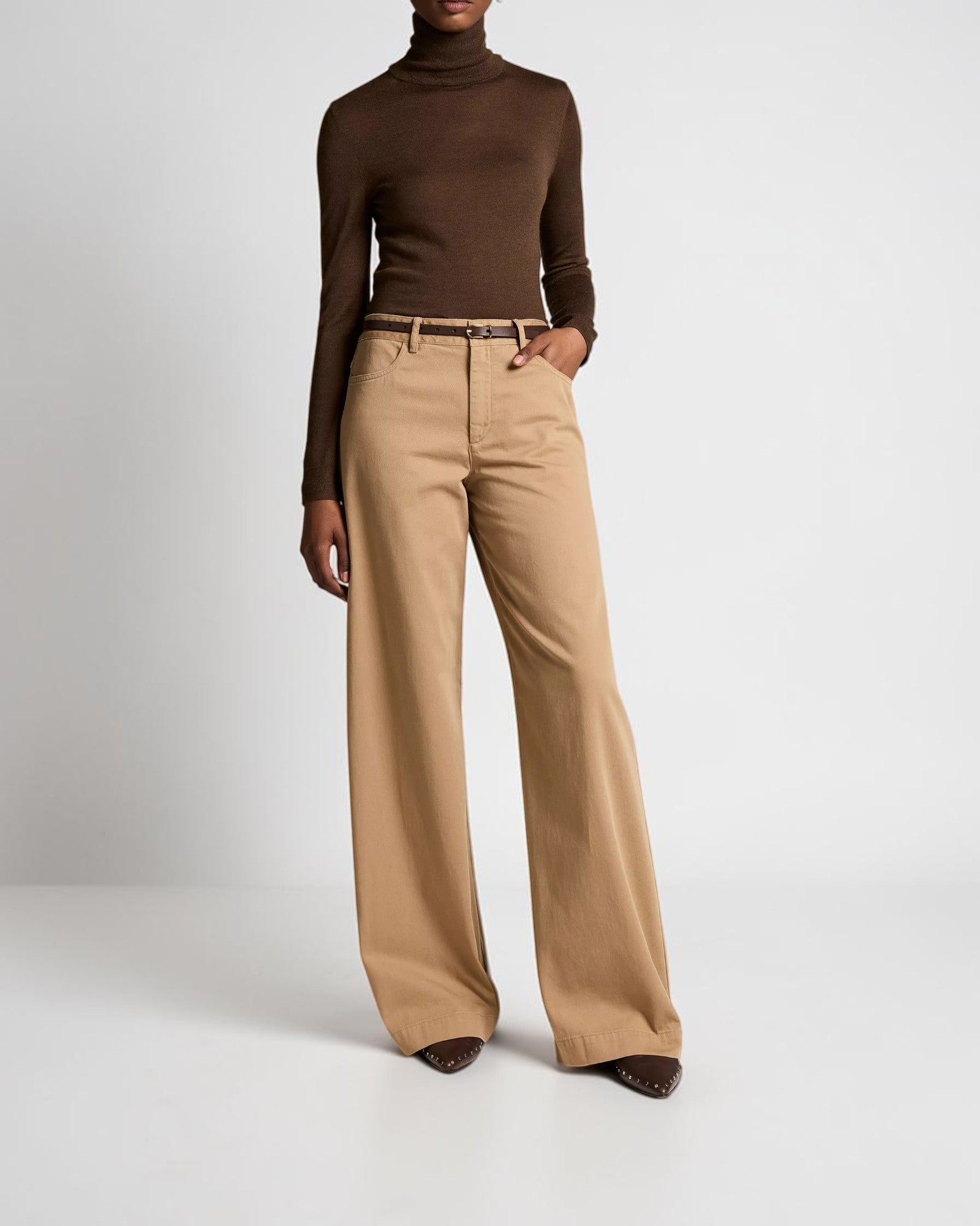Vince Rollkragenpullover Cashmere-Seide Braun von vorne getragen