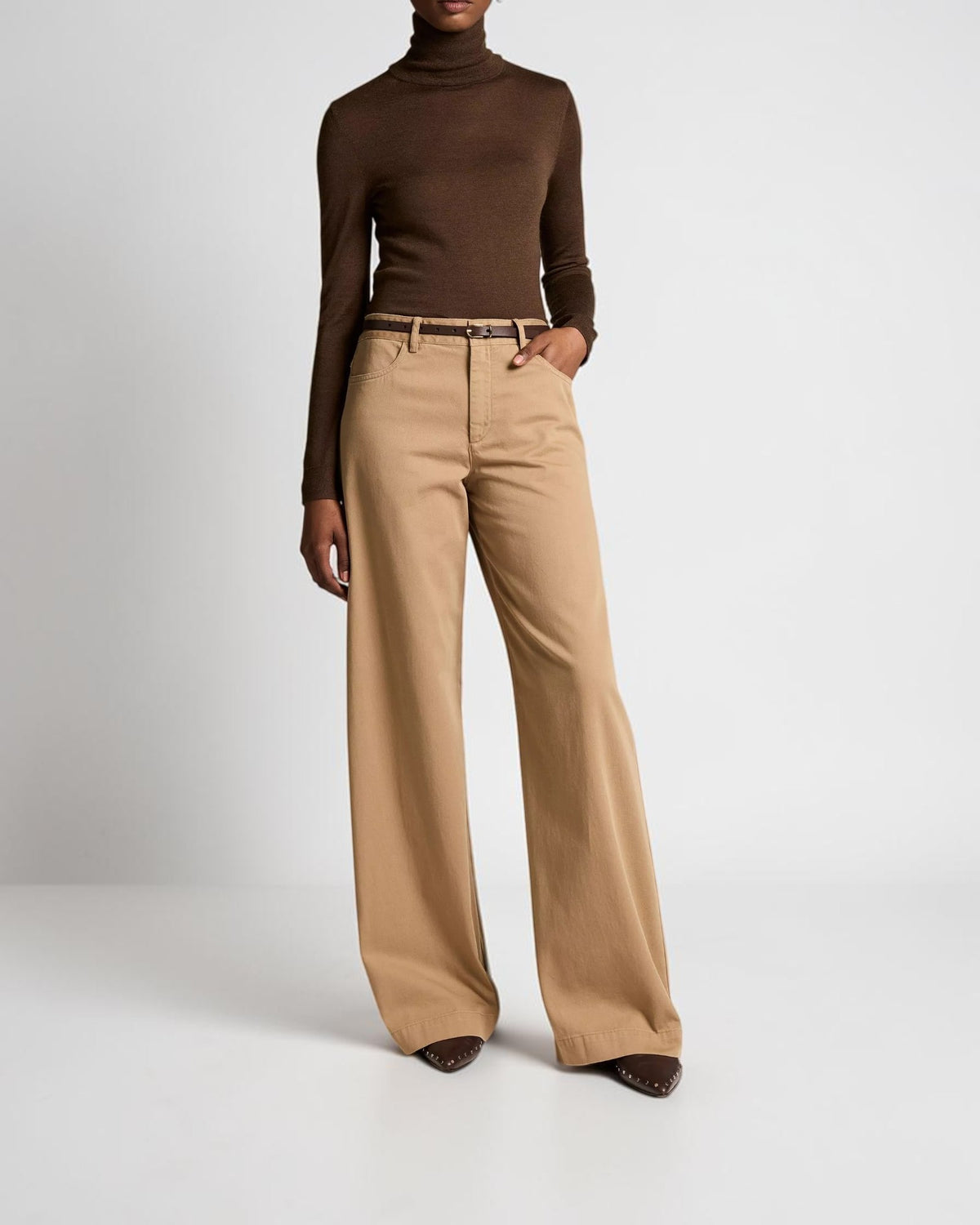 Vince Rollkragenpullover Cashmere-Seide Braun von vorne getragen