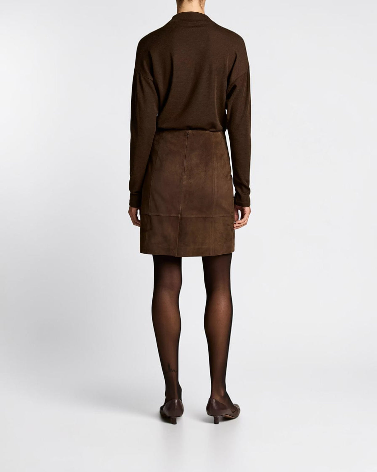 Vince High-Waist Velourslederrock Braun von hinten getragen