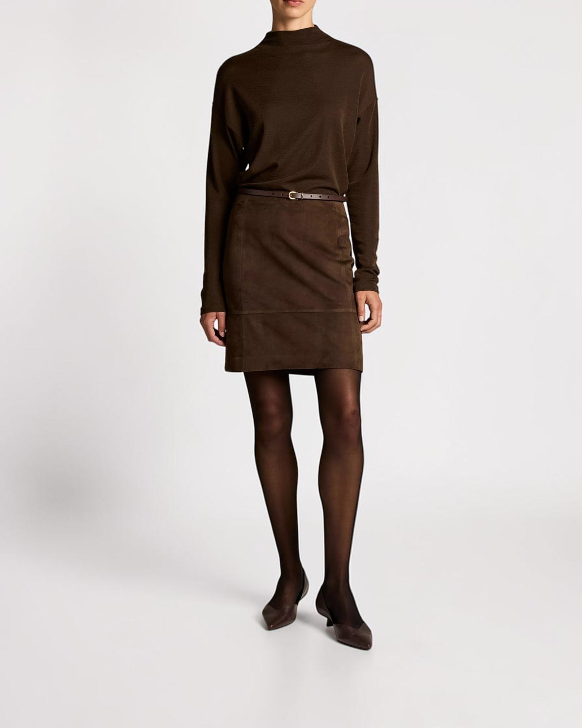 Vince High-Waist Velourslederrock Braun von vorne getragen