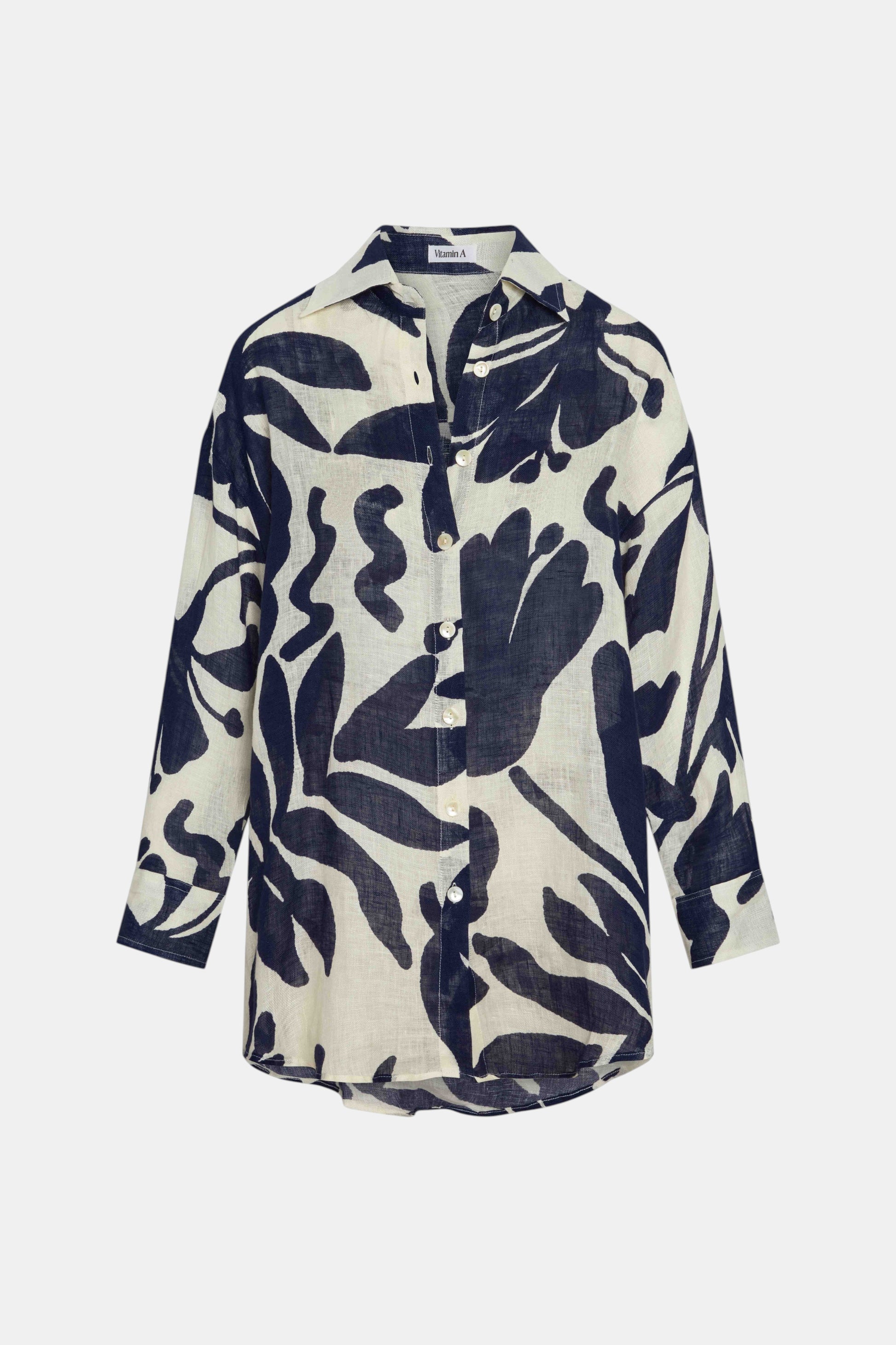 Vitamin A Playa Leinenbluse Night Flower als Freisteller von vorne